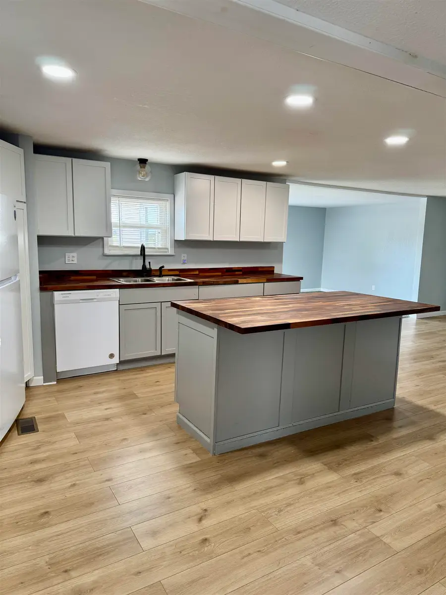 1615 E 90th St S, Haysville, KS 67060 - Image #2