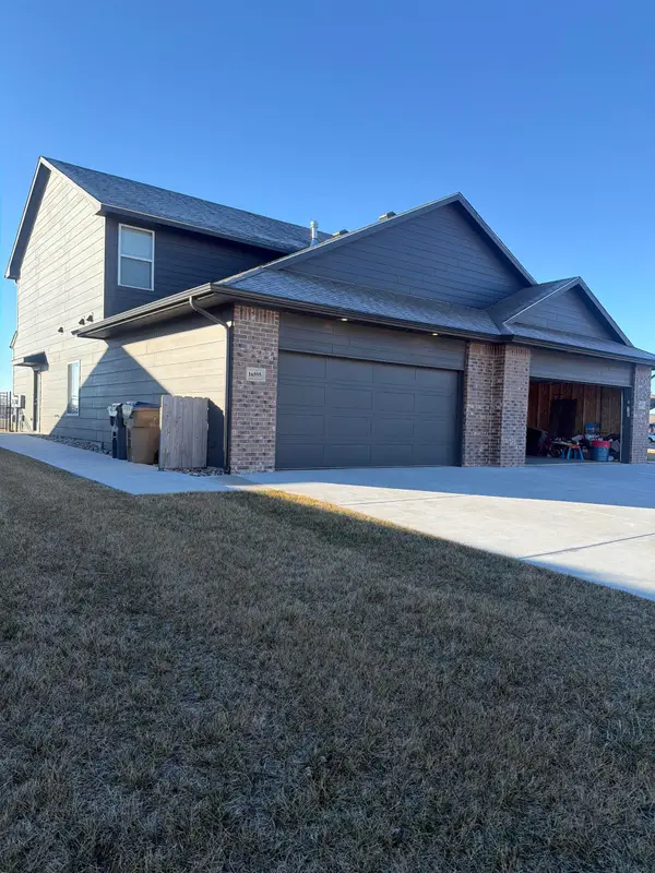 16555-16557 W Lynndale St, Goddard, KS 67052