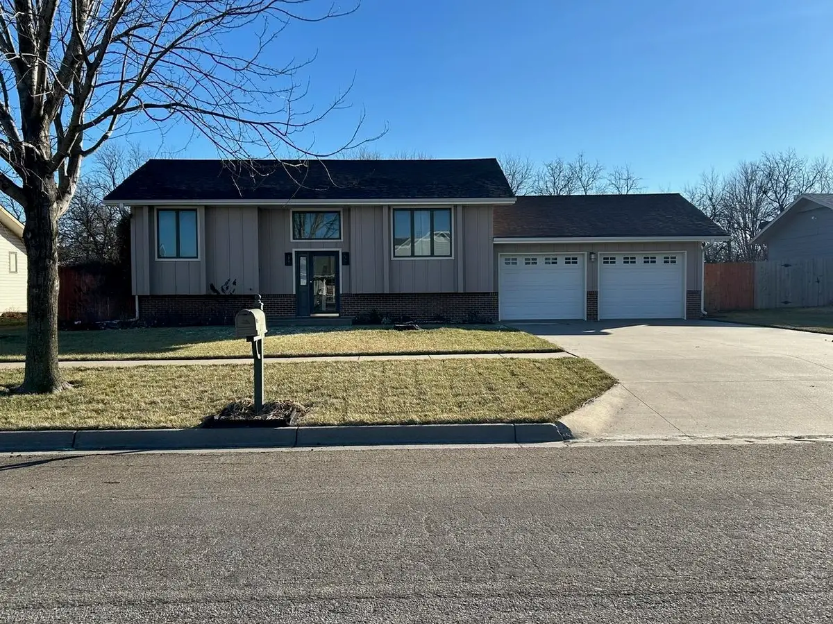 211 Wollmann St, Moundridge, KS 67107 - Image #1