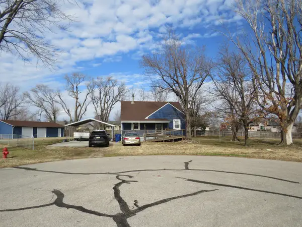 201 Rhodes Ct, Bentley, KS 67016