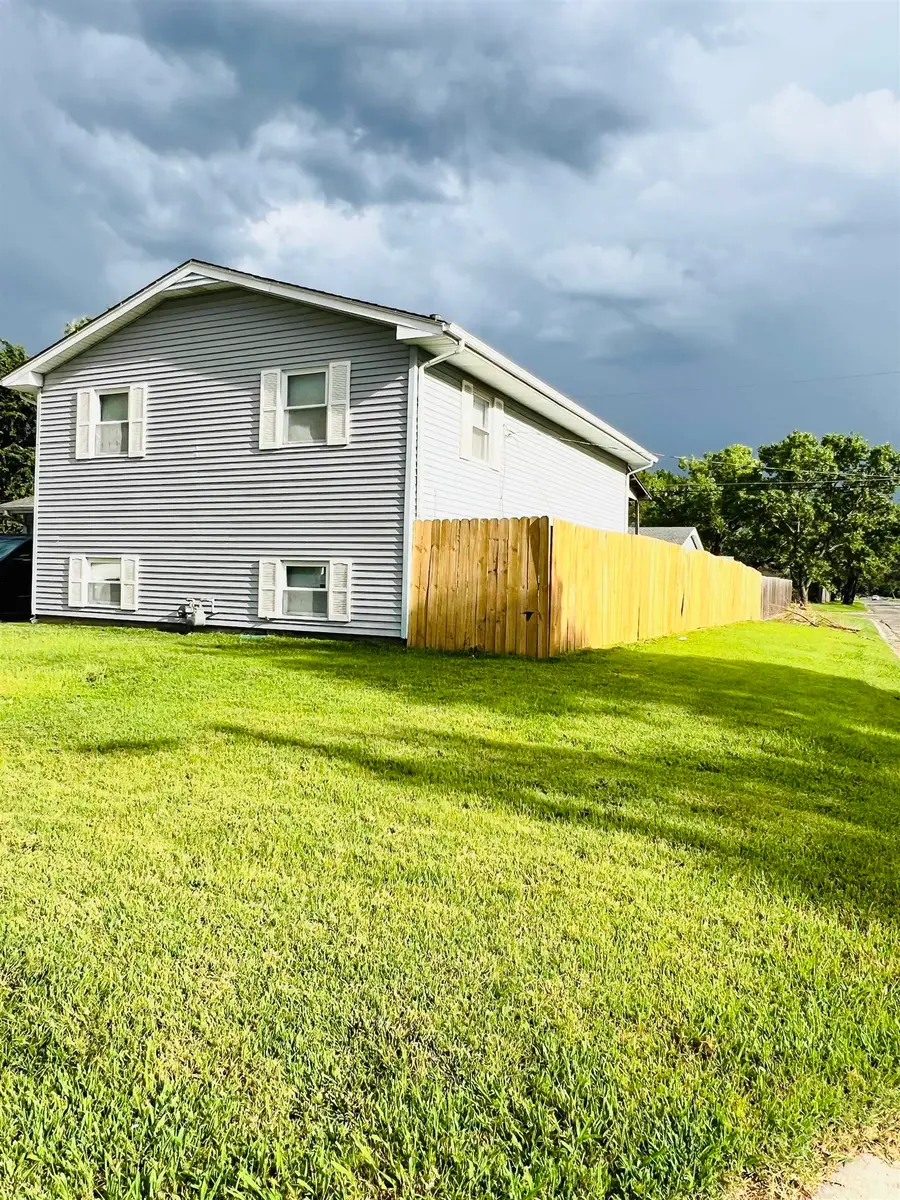 2627 W Hadden Ave, Wichita, KS 67217 - Image #2