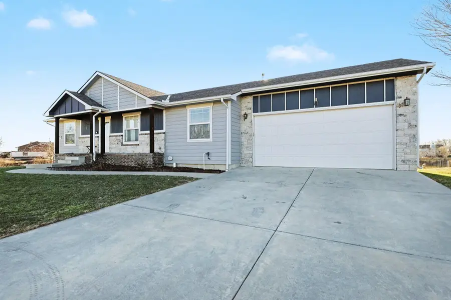 729 S Longbranch Dr, Maize, KS 67101 - Image #2