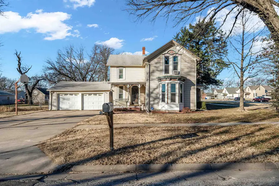 101 S Cedar St, Hillsboro, KS 67063 - Image #2