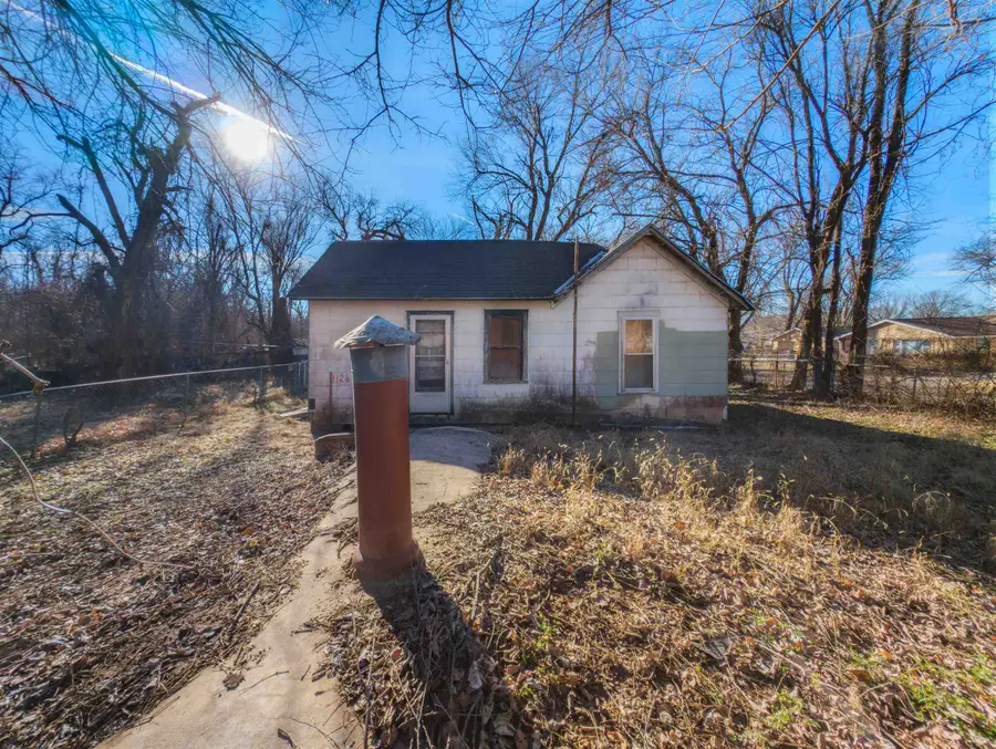 1126 N 13th St, Arkansas City, KS 67005 - Image #2