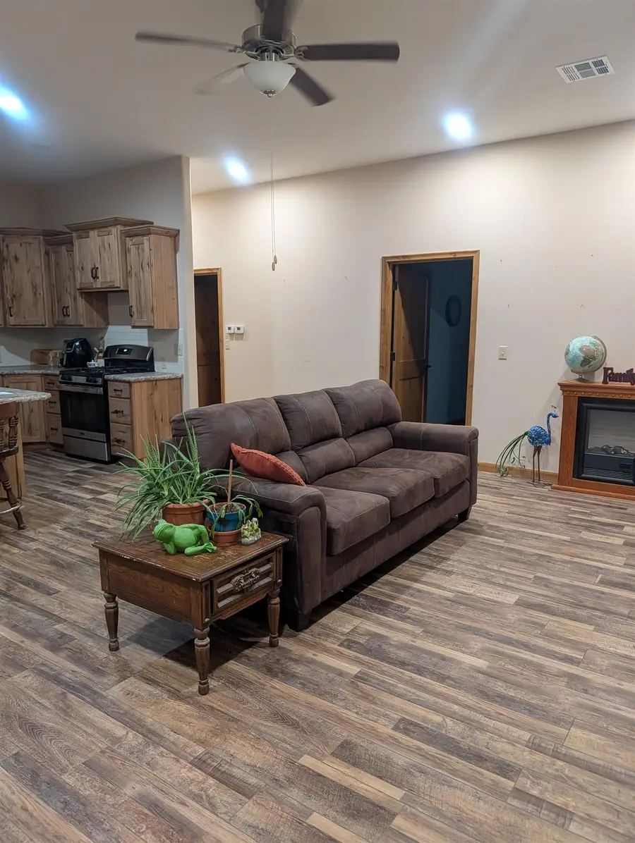 975 240th, Hillsboro, KS 67063 - Image #2