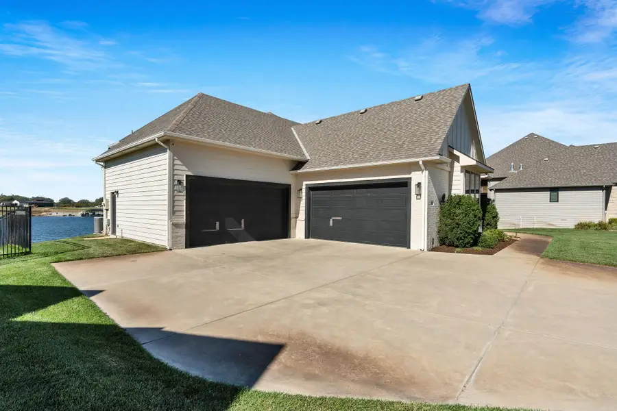 2415 N Paradise Cir, Wichita, KS 67205 - Image #3