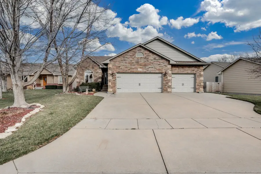 10118 W Bella Vista Ct, Wichita, KS 67212 - Image #2