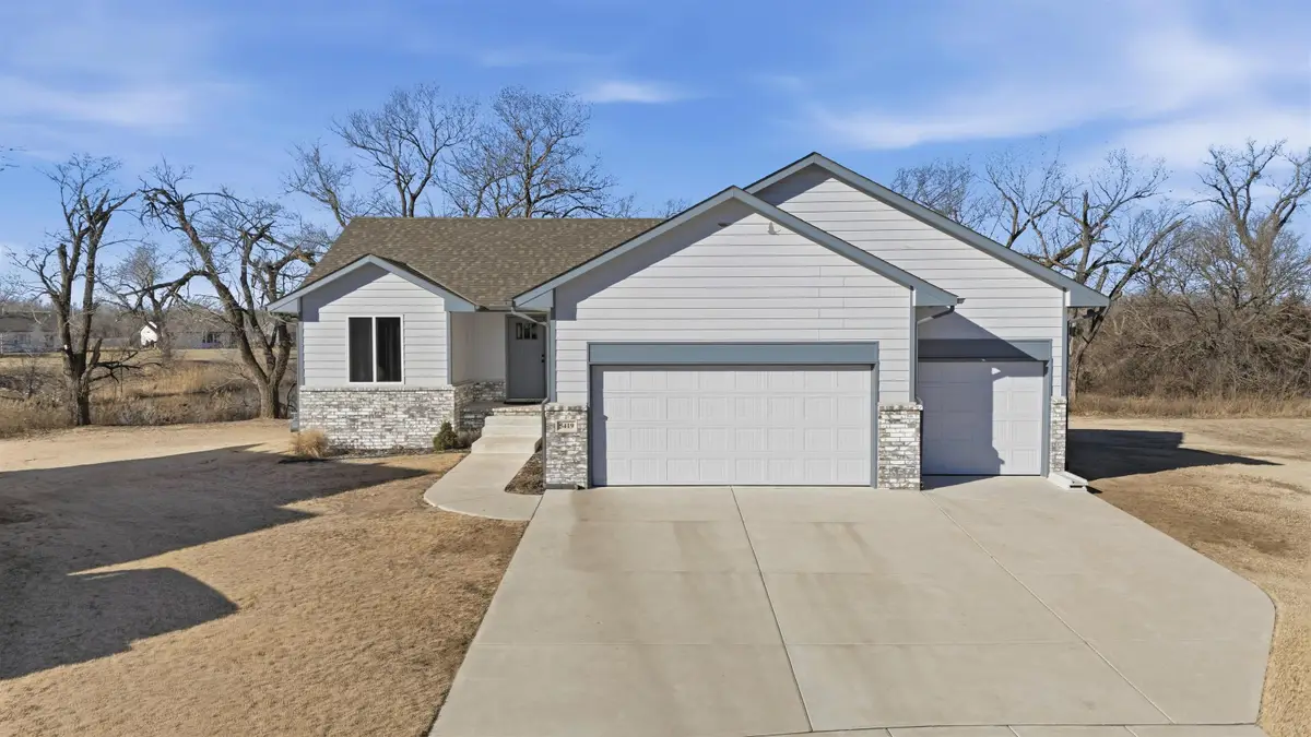 5419 S Meadowview Ct, Wichita, KS 67216 - Image #1