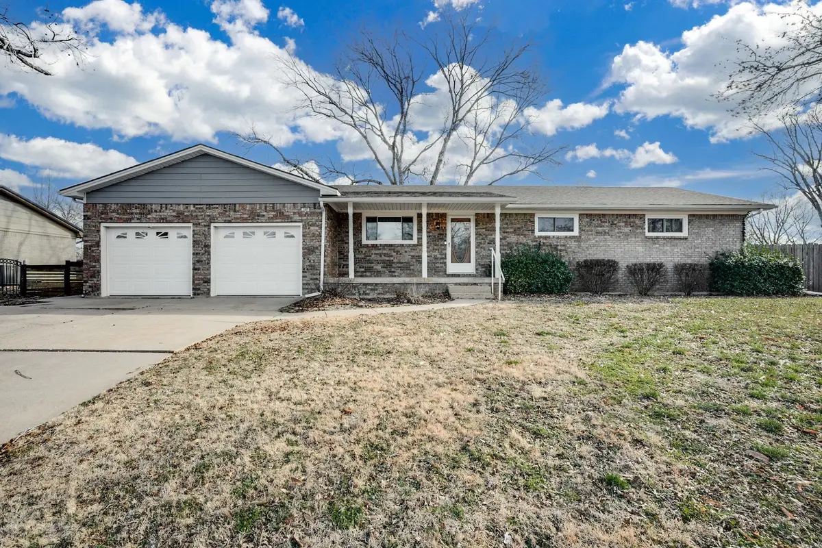 360 S 1st Ave, Clearwater, KS 67026 - Image #1