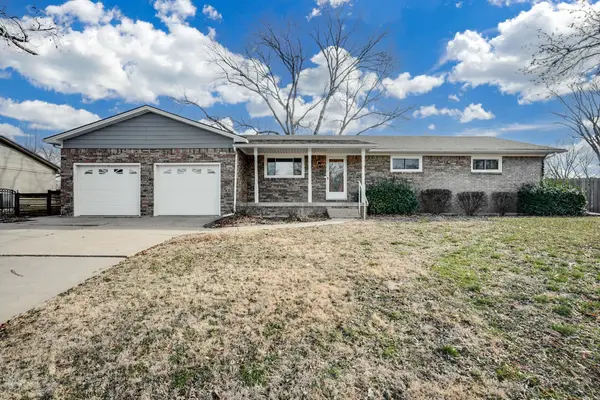 360 S 1st Ave, Clearwater, KS 67026