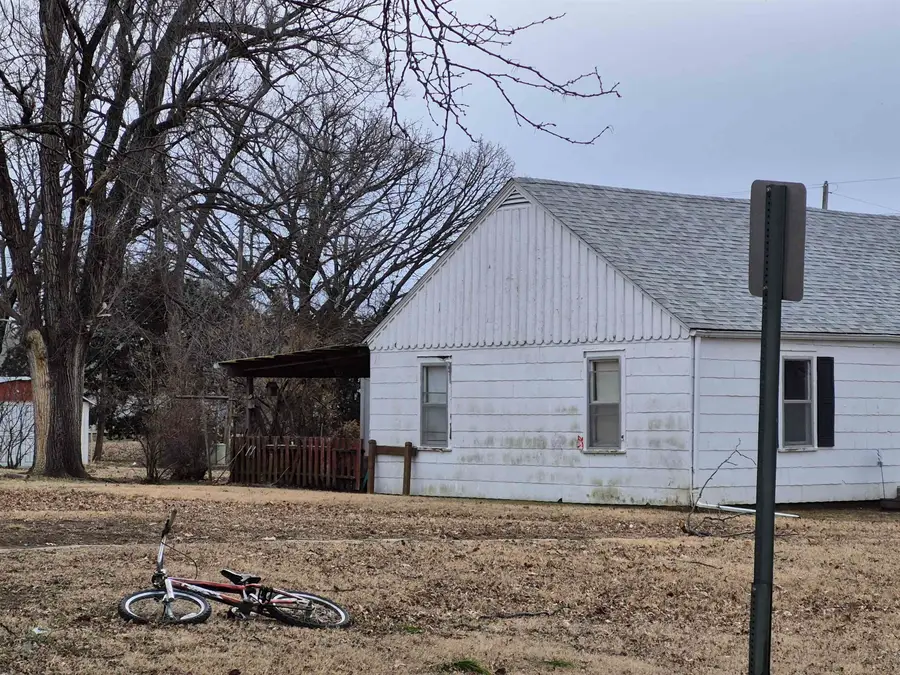 1308 N Main St, Eureka, KS 67045 - Image #2