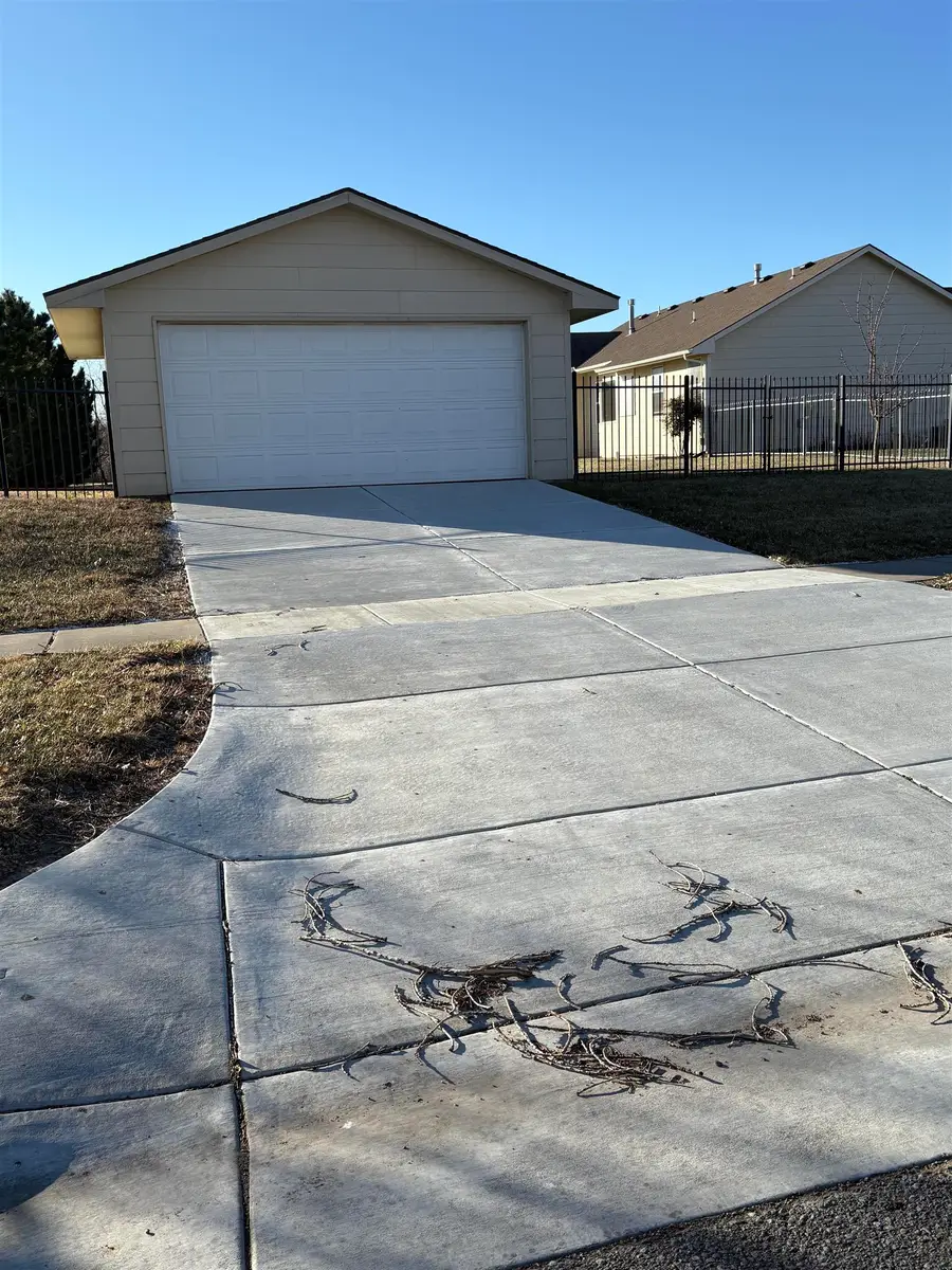 1625 E Woodbrook Ln, Derby, KS 67037 - Image #2