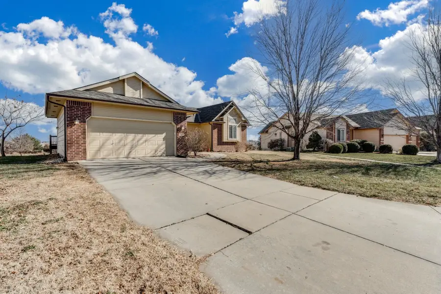 2434 N Regency Lakes St, Wichita, KS 67226 - Image #2