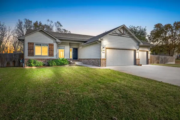 704 E Gordon Bennett Dr, Haysville, KS 67060