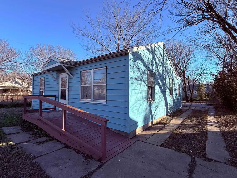 1723 E Mcfarland St, Wichita, KS 67219 - Image #2