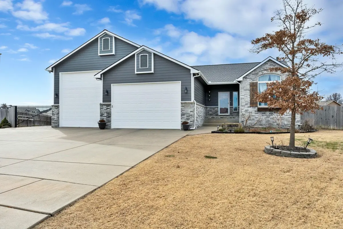 2723 E Fairchild Ct, Park City, KS 67219 - Image #1