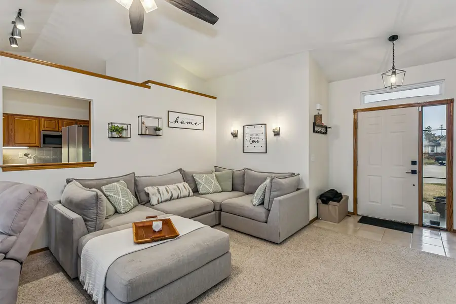 12021 E Laguna Ct, Wichita, KS 67207 - Image #2