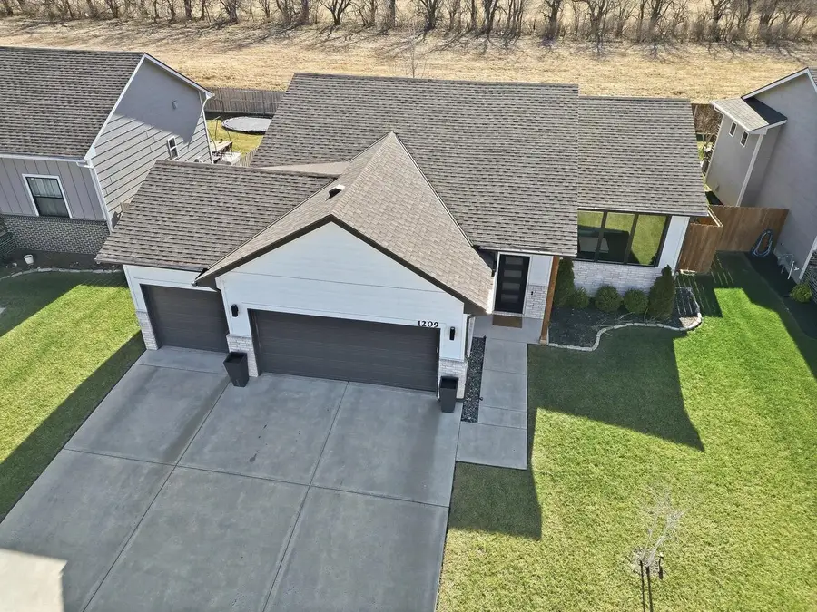 1209 E Prairie Hill Circle, Park City, KS 67219 - Image #2