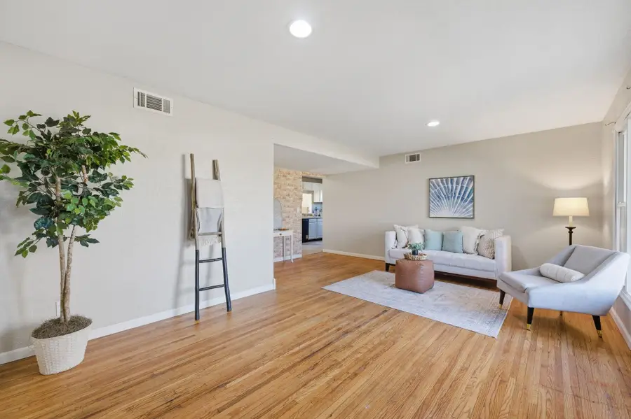 1925 S Elizabeth St, Wichita, KS 67213-3525 - Image #3