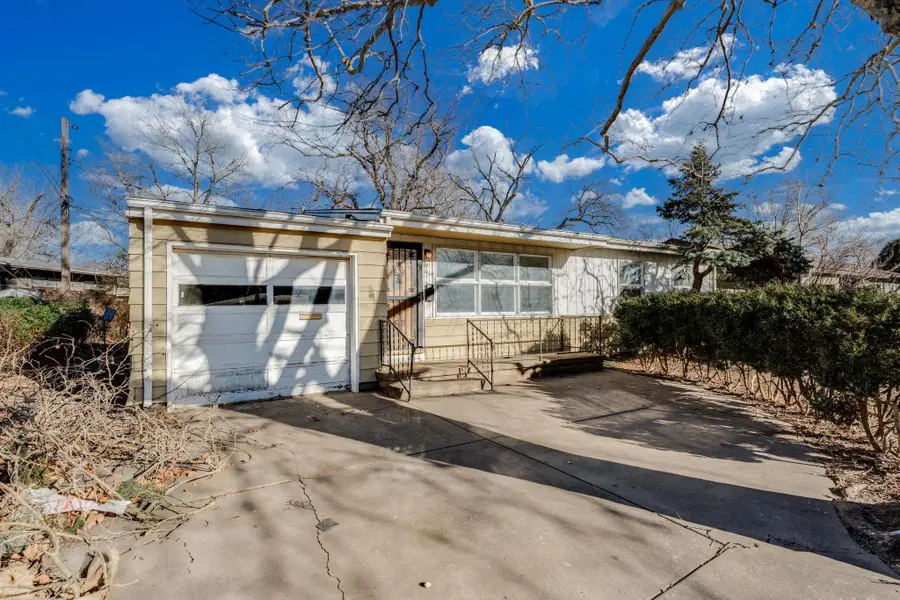 2616 S Southeast Dr, Wichita, KS 67216 - Image #2