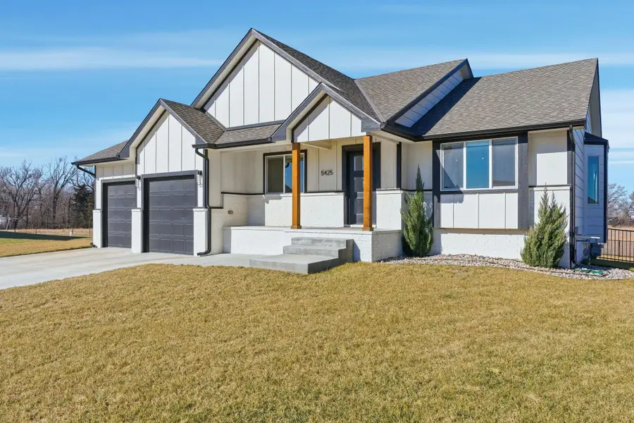 5425 N Saint Paul Ct, Wichita, KS 67204 - Image #2