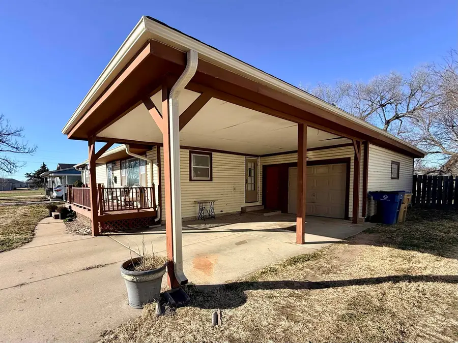 584 W 1st St, Valley Center, KS 67147 - Image #2