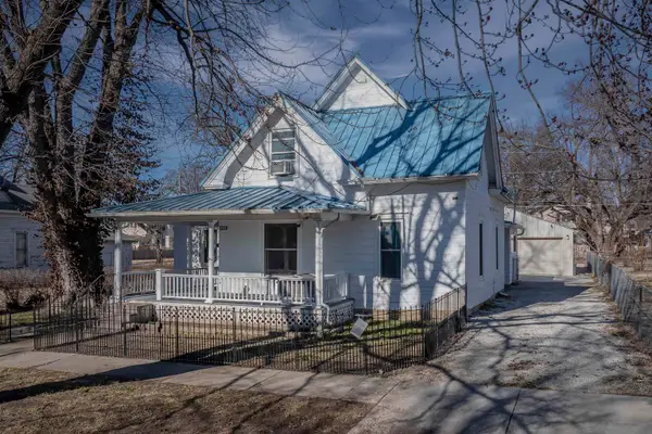 1110 E 8th Ave, Winfield, KS 67156