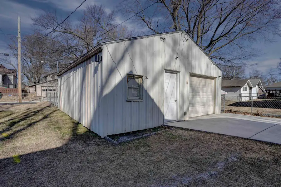 1110 E 8th Ave, Winfield, KS 67156 - Image #3
