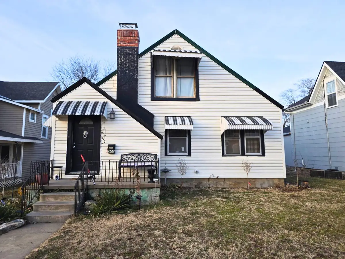 206 W Main St, Herington, KS 67449 - #1