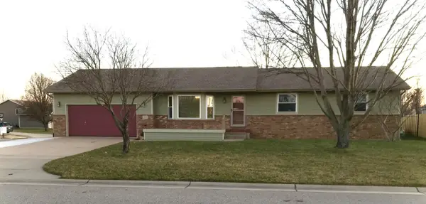 2053 S Crestline Ct, Wichita, KS 67209