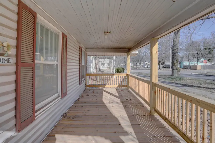 1905 Loomis St, Winfield, KS 67156 - Image #2