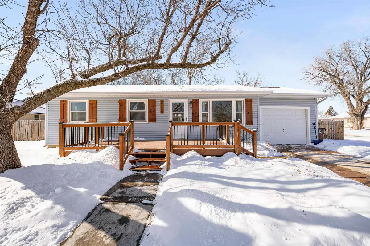 2116 Shalimar Dr, Salina, KS 67401 - Image #1