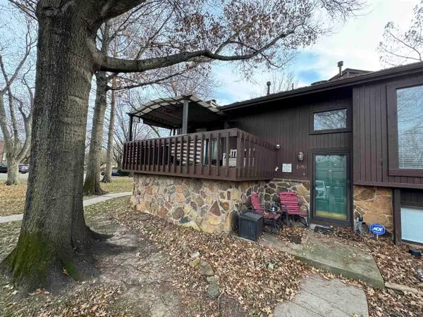 2421 S Yellowstone St, Wichita, KS 67215