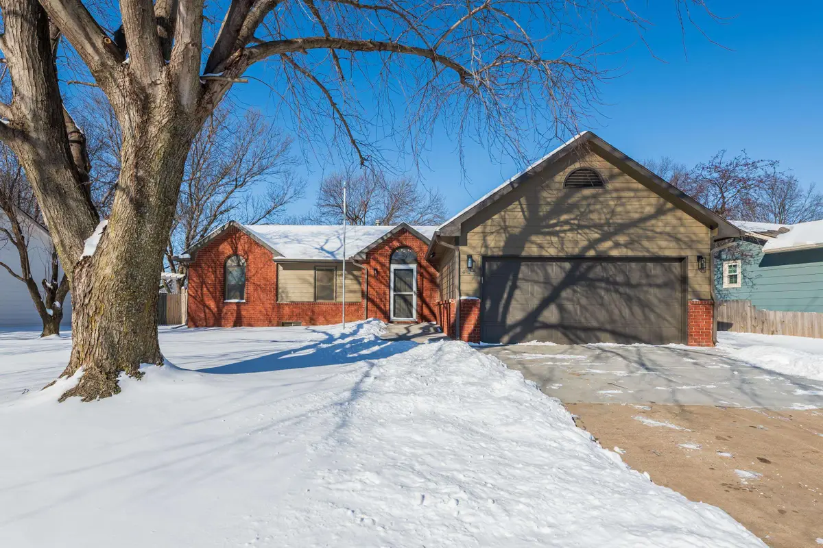 425 N Parkridge St, Wichita, KS 67212 - Image #1