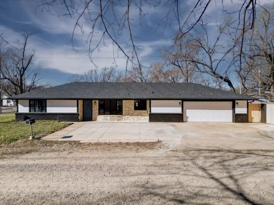 1719 Maris St, Winfield, KS 67156 - Image #1