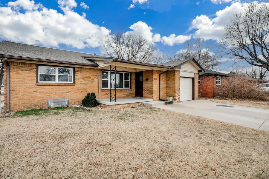 1001 W Grand Ave, Haysville, KS 67060 - Image #2