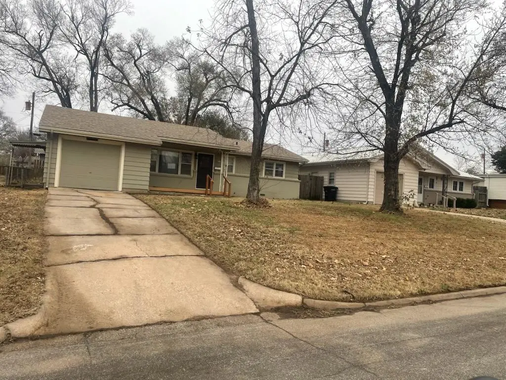 1928 N Prairie Ln, Augusta, KS 67010 - Image #1