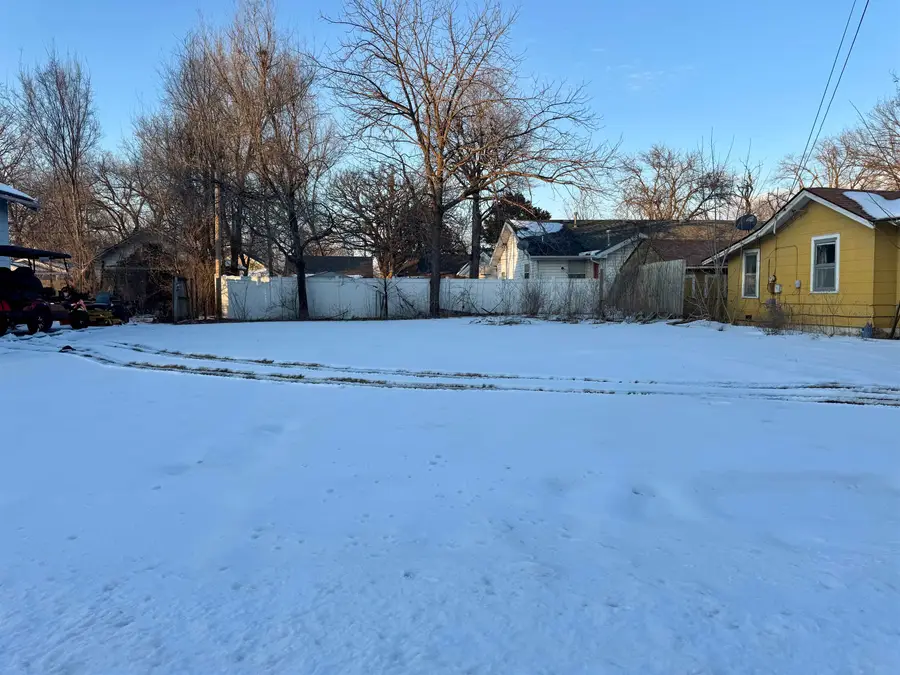 610 W Towanda Ave, El Dorado, KS 67042 - #2