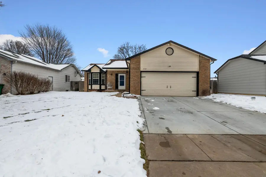2722 S Crestline Cir, Wichita, KS 67215 - Image #2