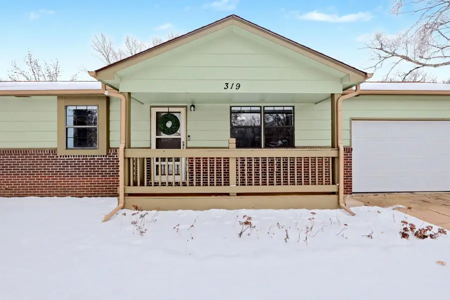 319 N Parkdale Ct, Wichita, KS 67212 - Image #2