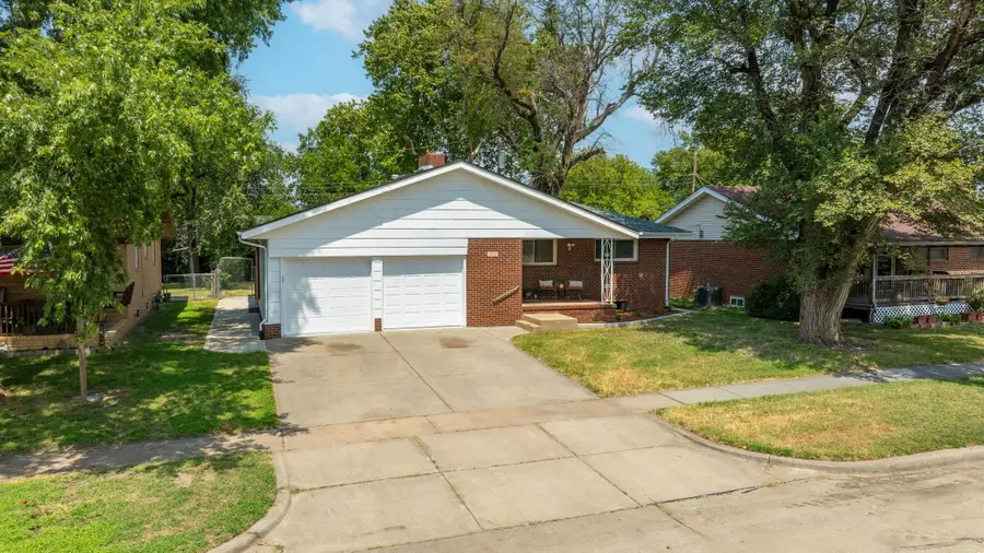 2208 E Blake St, Wichita, KS 67211 - #2