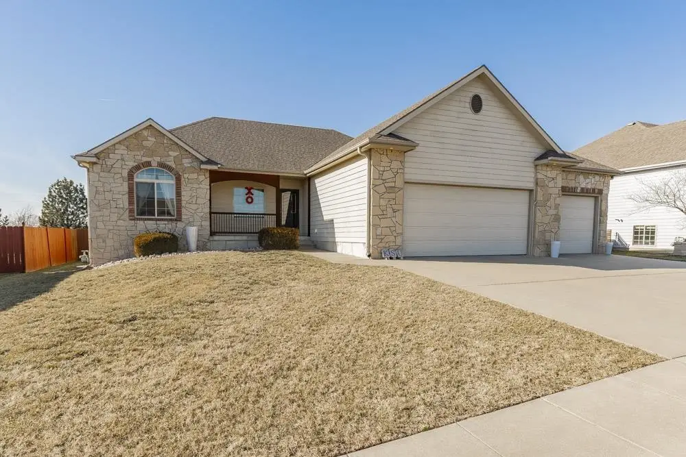 2212 Brookefield Dr, Salina, KS 67401 - #1
