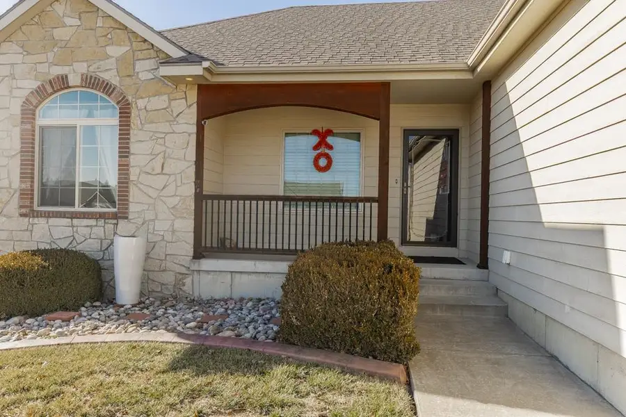 2212 Brookefield Dr, Salina, KS 67401 - #2
