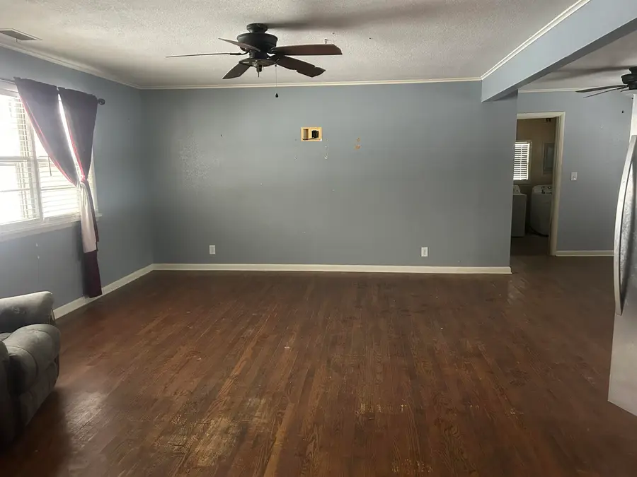 211 E South St, Wellington, KS 67152 - #3