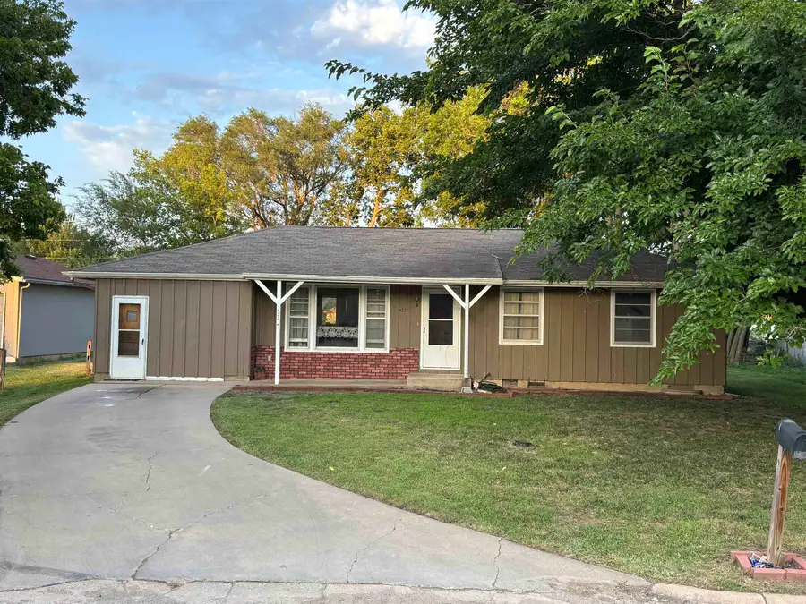 422 N Lincoln St, Marion, KS 66861 - #2
