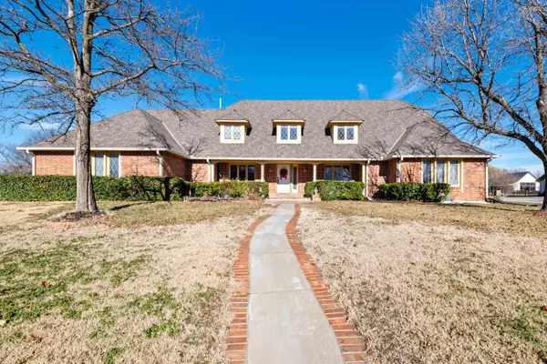 2420 N Greenleaf Ct, Wichita, KS 67226