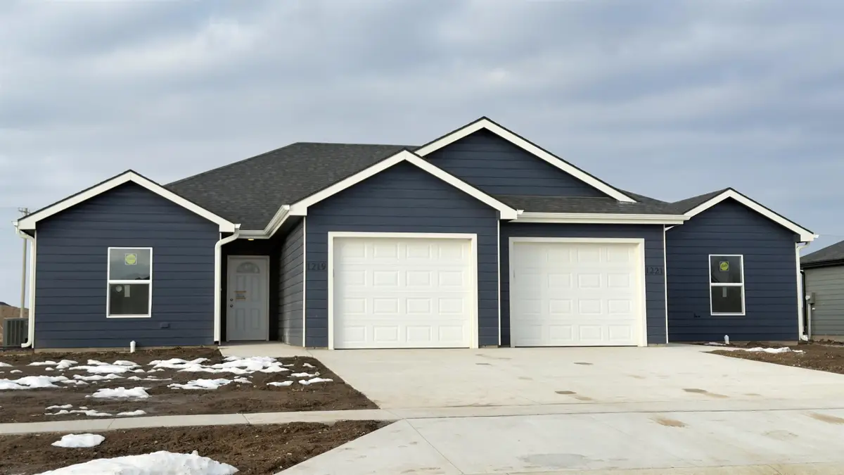 1219 Fountain Dr, Salina, KS 67401 - #1