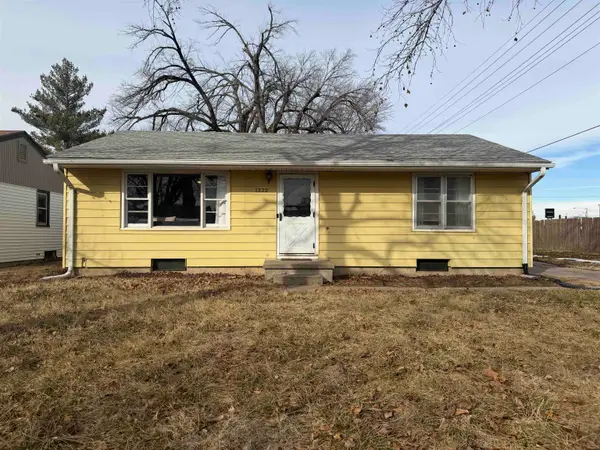 1322 E 10th Ave, Hutchinson, KS 67501