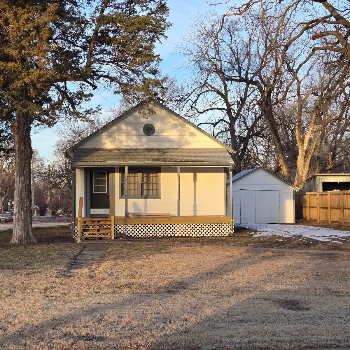 301 N Poplar St, Solomon, KS 67480 - #1
