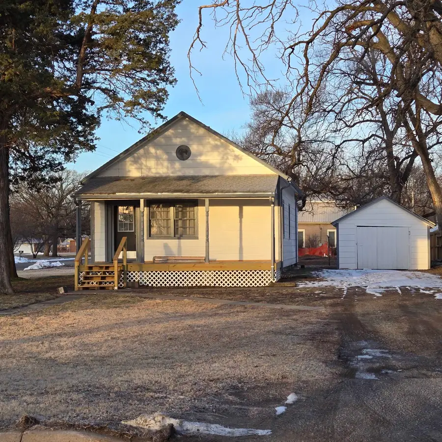 301 N Poplar St, Solomon, KS 67480 - #2